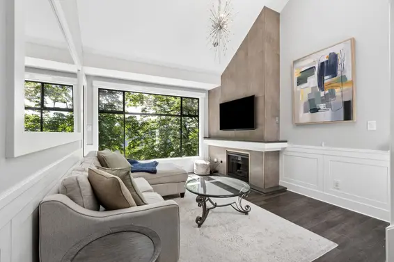 303 1702 Chesterfield Avenue, North Vancouver For Sale - image 4
