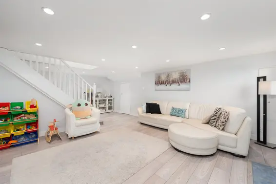 409 West 27th Street, North Vancouver For Sale - image 29