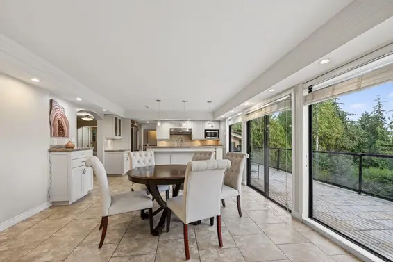 1375 Burnside Road, West Vancouver For Sale - image 11