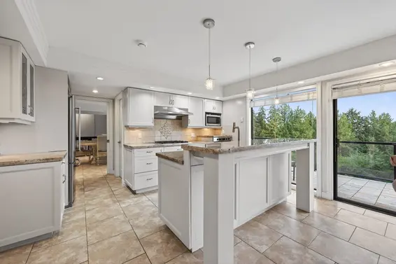 1375 Burnside Road, West Vancouver For Sale - image 12