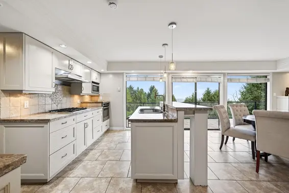 1375 Burnside Road, West Vancouver For Sale - image 13