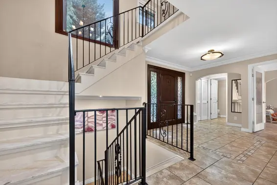 1375 Burnside Road, West Vancouver For Sale - image 17