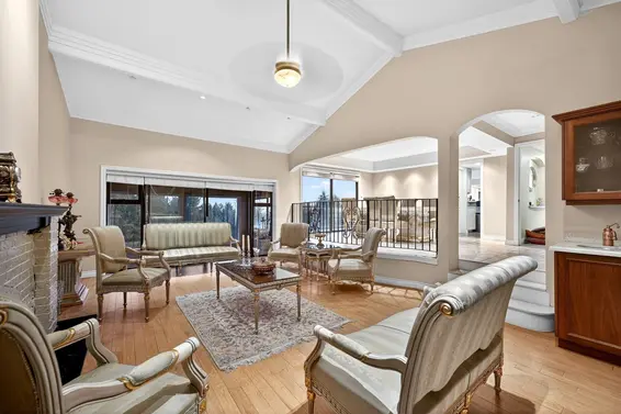 1375 Burnside Road, West Vancouver For Sale - image 2