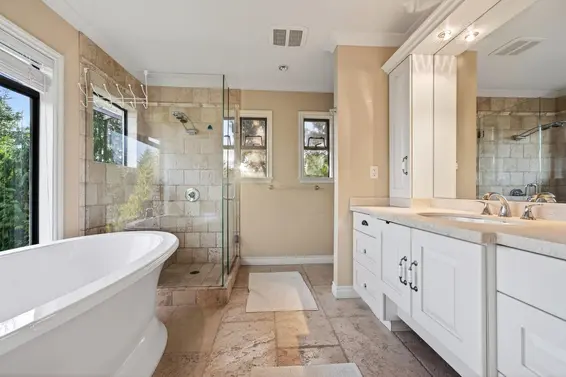 1375 Burnside Road, West Vancouver For Sale - image 22