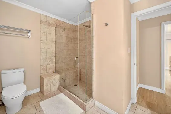 1375 Burnside Road, West Vancouver For Sale - image 26