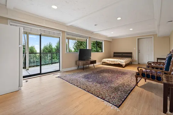 1375 Burnside Road, West Vancouver For Sale - image 27