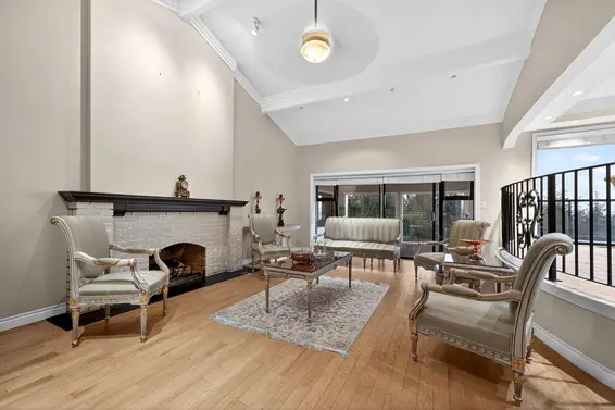 1375 Burnside Road, West Vancouver For Sale - image 3