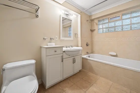 1375 Burnside Road, West Vancouver For Sale - image 32