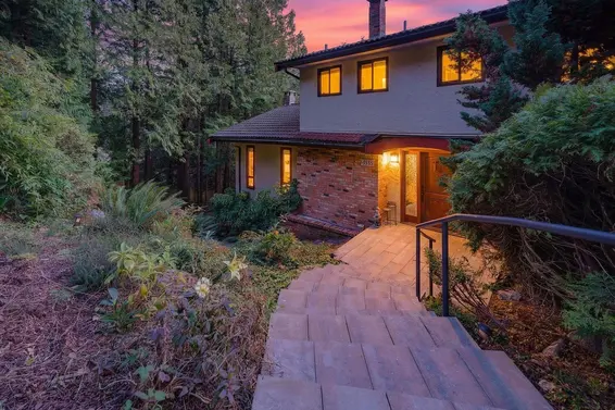 1375 Burnside Road, West Vancouver For Sale - image 34