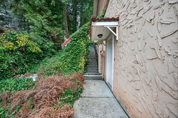 1375 Burnside Road, West Vancouver For Sale - image 39