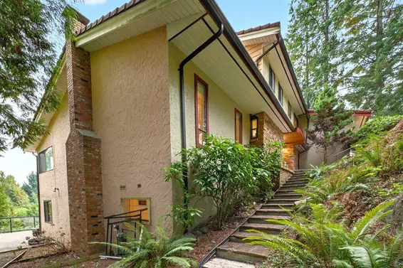 1375 Burnside Road, West Vancouver For Sale - image 40