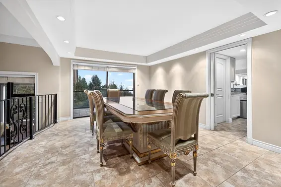 1375 Burnside Road, West Vancouver For Sale - image 7