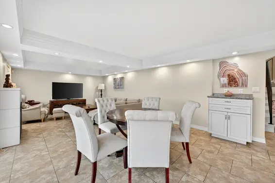 1375 Burnside Road, West Vancouver For Sale - image 9