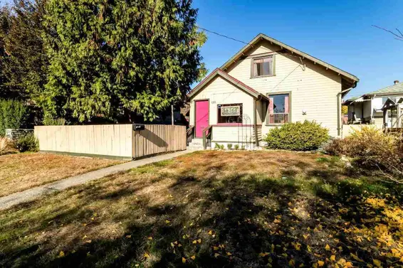 448 Lyon Place, North Vancouver