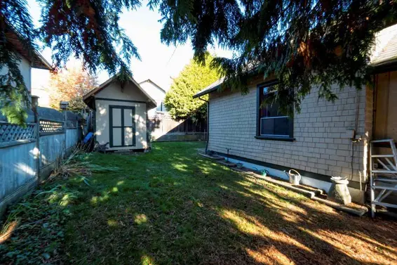 448 Lyon Place, North Vancouver For Sale - image 2