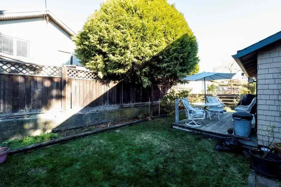 448 Lyon Place, North Vancouver For Sale - image 3