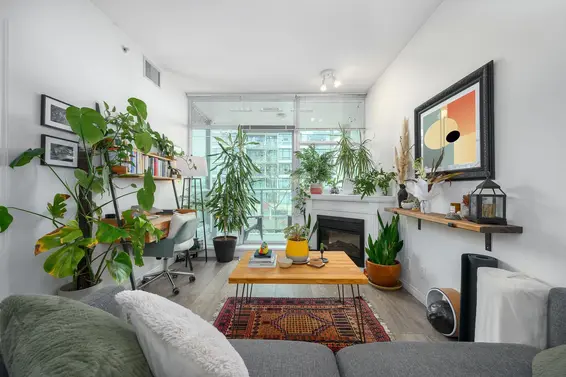 405 168 East Esplanade, North Vancouver For Sale - image 3