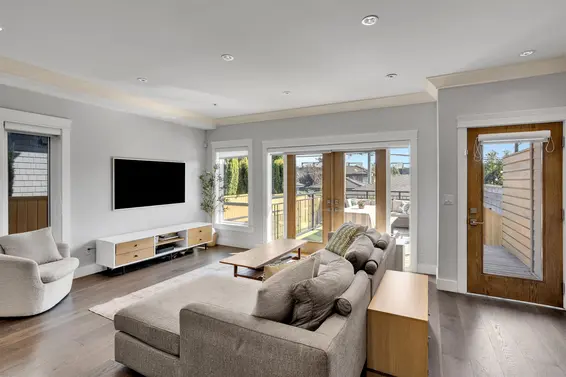 545 East 4th Street, North Vancouver For Sale - image 16