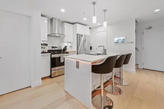 628 723 West 3rd Street, North Vancouver For Sale - image 2