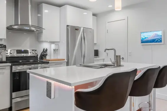 628 723 West 3rd Street, North Vancouver For Sale - image 3