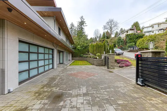 808 Esquimalt Avenue, West Vancouver For Sale - image 2