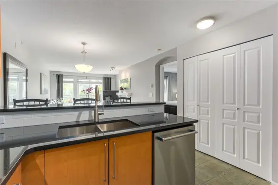 354 1100 East 29Th Street, North Vancouver For Sale - image 3