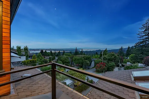 4061 St. Pauls Avenue, North Vancouver For Sale - image 3