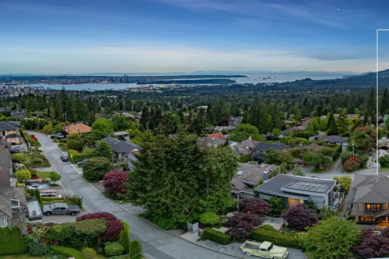 4061 St. Pauls Avenue, North Vancouver For Sale - image 5
