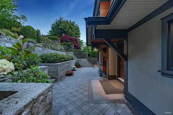 4061 St. Pauls Avenue, North Vancouver For Sale - image 8