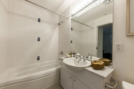 303 168 East Esplanade, North Vancouver For Sale - image 17
