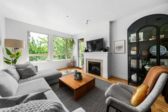 412 2601 Whiteley Court, North Vancouver For Sale - image 2