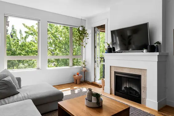 412 2601 Whiteley Court, North Vancouver For Sale - image 3