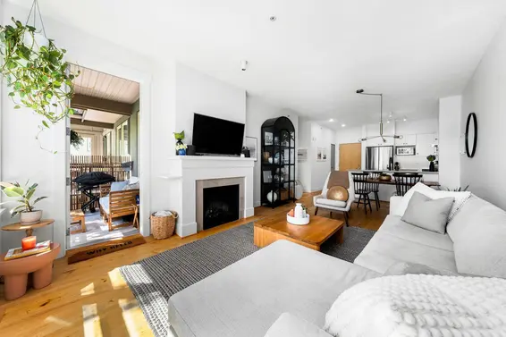 412 2601 Whiteley Court, North Vancouver For Sale - image 8