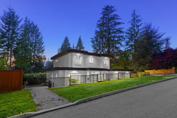 4935 Cedarcrest Avenue, North Vancouver