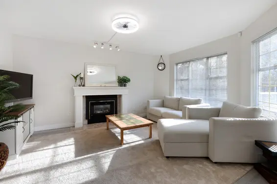 10 838 Tobruck Avenue, North Vancouver For Sale - image 2