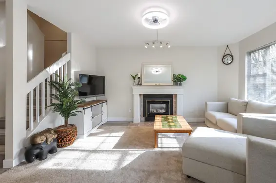 10 838 Tobruck Avenue, North Vancouver For Sale - image 3