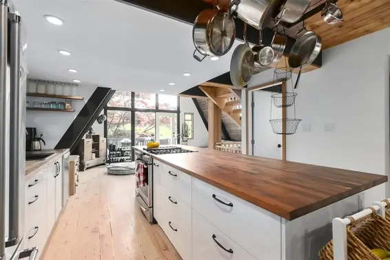 1991 Deep Cove Road, North Vancouver