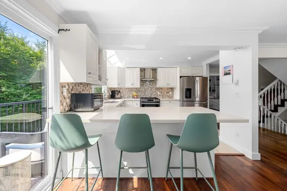 4 230 West 16th Street, North Vancouver