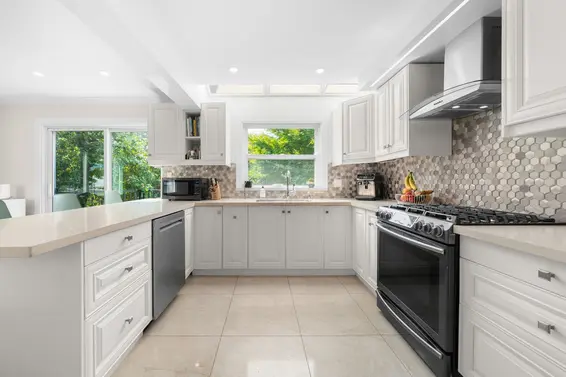 4 230 West 16th Street, North Vancouver For Sale - image 7