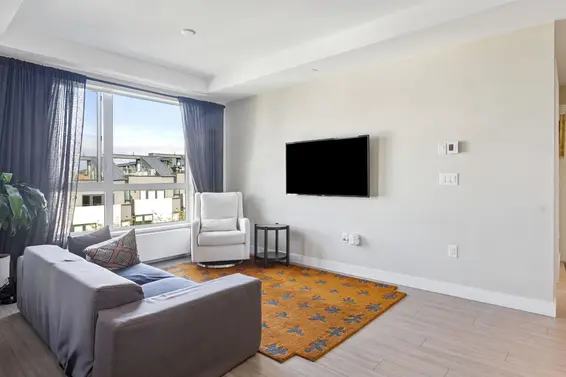 303 707 East 3 Street, North Vancouver For Sale - image 2