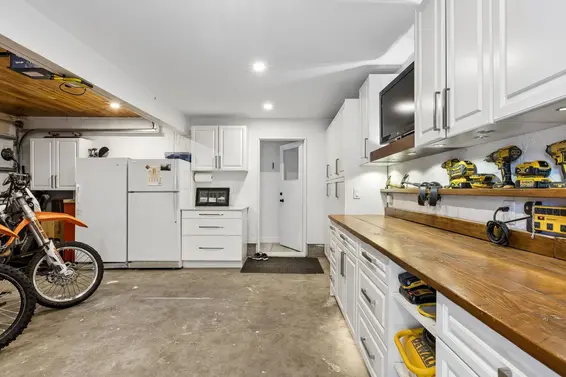 1214 Eastview Road, North Vancouver For Sale - image 34
