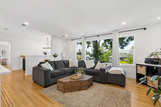 1214 Eastview Road, North Vancouver For Sale - image 4