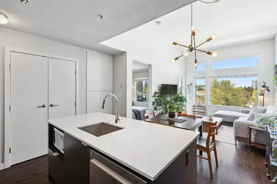 505 1677 Lloyd Avenue, North Vancouver