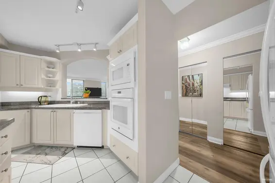 9D 328 Taylor Way, West Vancouver For Sale - image 6