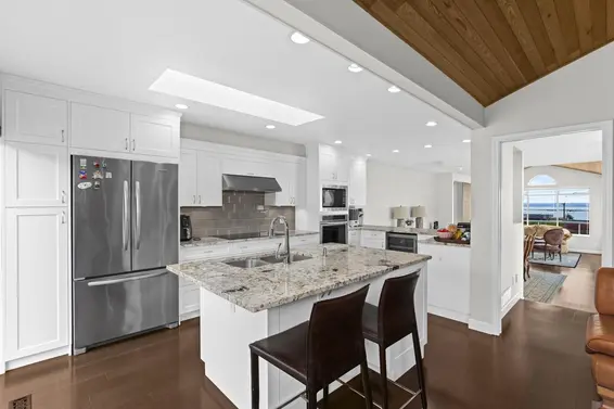 2319 Marine Drive, West Vancouver For Sale - image 3