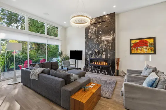 686 East Osborne Road, North Vancouver For Sale - image 3