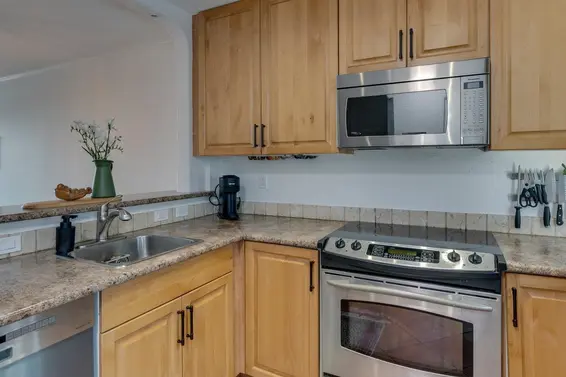 160 West 12th Street, North Vancouver For Sale - image 3