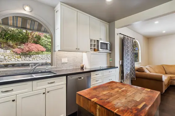 3975 Woodbury Avenue, North Vancouver For Sale - image 11