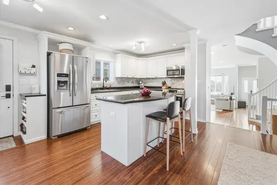 318 East Keith Road, North Vancouver For Sale - image 10