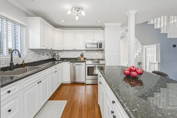 318 East Keith Road, North Vancouver For Sale - image 13